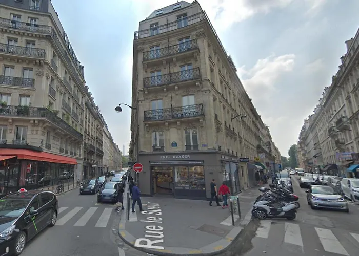 Studette Paris Champs Elysees