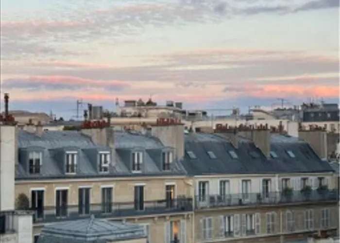 Studette Paris Champs Elysees